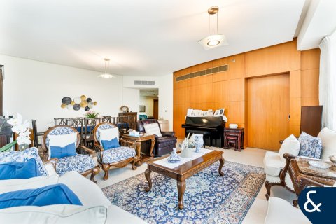 Apartment in Jumeirah Lake Towers, Dubai 2 bedrooms, 189 sq.m. № 74864 - photo 6