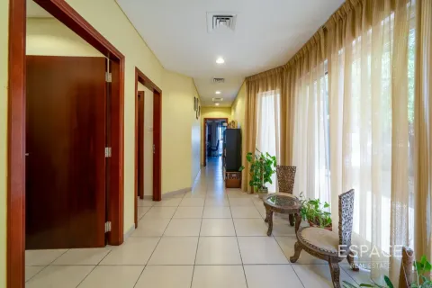 Villa in Green Community West, Green Community, Dubai 4 bedrooms, 390 sq.m. № 122392 - photo 13