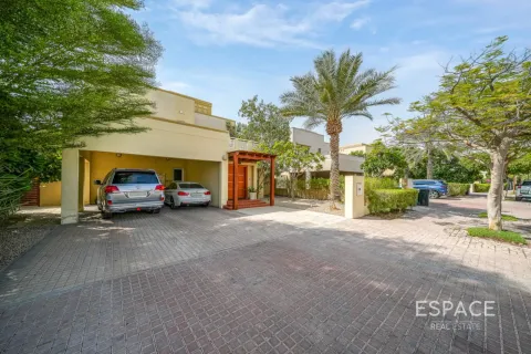Villa à Meadows, Dubai, 3 chambres, 287 m², № 122389