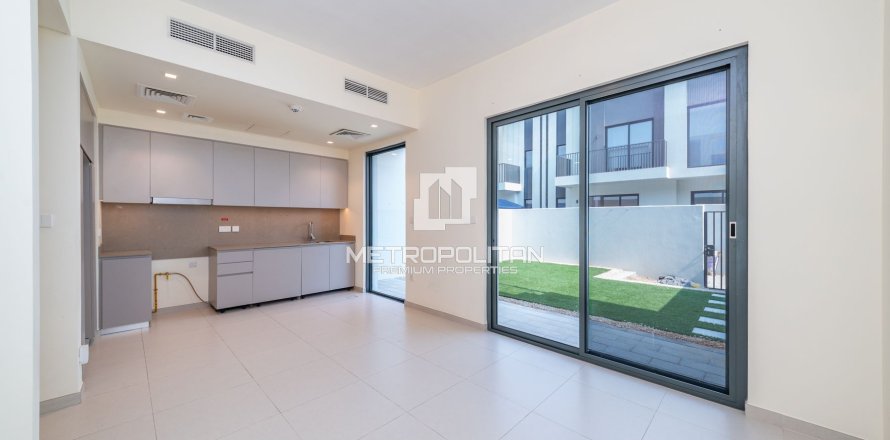 Вилла в EMAAR South, Dubai South (Dubai World Central), Дубай, 3 спальни, 181м², № 73553