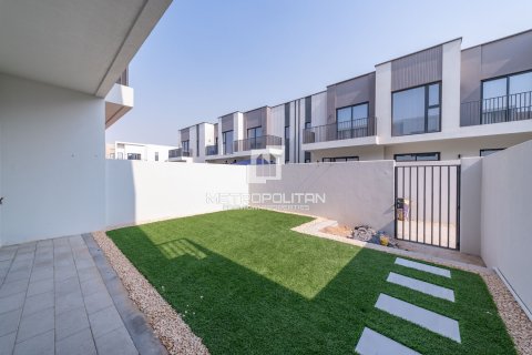 Снять в аренду виллу в EMAAR South, Dubai South (Dubai World Central), Дубай: 3 спальни, 181м², № 73553 - фото 25