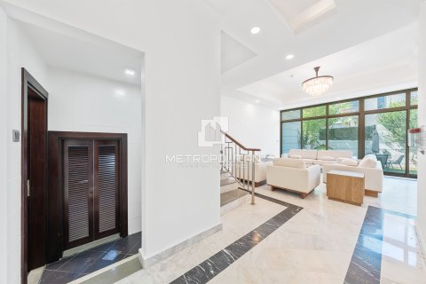 Villa in Al Furjan, Dubai 4 bedrooms, 225 sq.m. № 73560 - photo 11