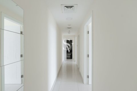 Снять в аренду квартиру в Marina Wharf, Дубай Марина, Дубай: 3 спальни, 130м², № 109015 - фото 20