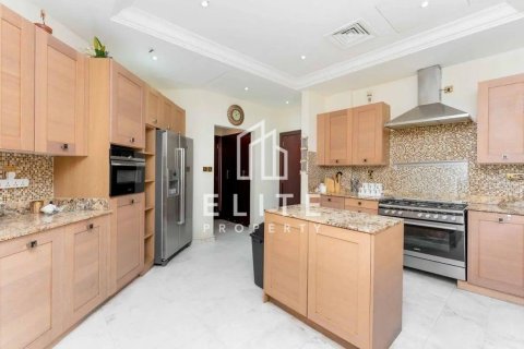 Villa in Palm Jumeirah, Dubai 6 bedrooms, 650 sq.m. № 121488 - photo 8
