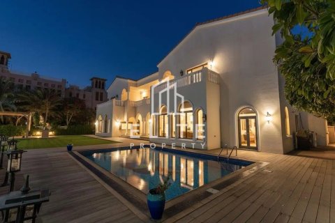 Villa in Palm Jumeirah, Dubai 6 bedrooms, 650 sq.m. № 121488