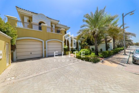 Villa in Palm Jumeirah, Dubai 4 bedrooms, 604 sq.m. № 121490