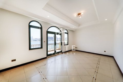 Villa en Palm Jumeirah, Dubai, 4 dormitorios, 604 m², № 121490 - foto 9