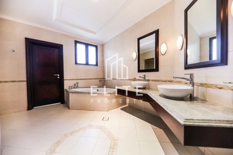 Villa en Palm Jumeirah, Dubai, 4 dormitorios, 604 m², № 121490 - foto 8