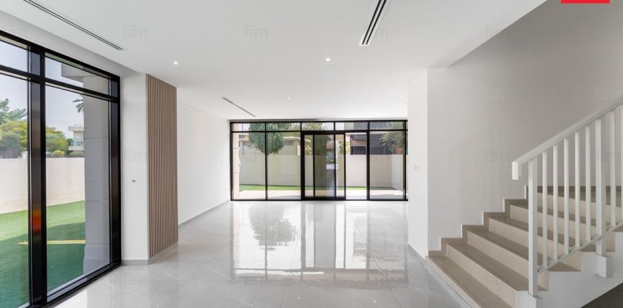Townhouse in Dubai 4 bedrooms, 477.5 sq.m. № 139273