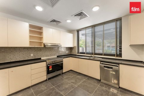 Townhouse in Dubai 4 bedrooms, 477.5 sq.m. № 139273 - photo 28
