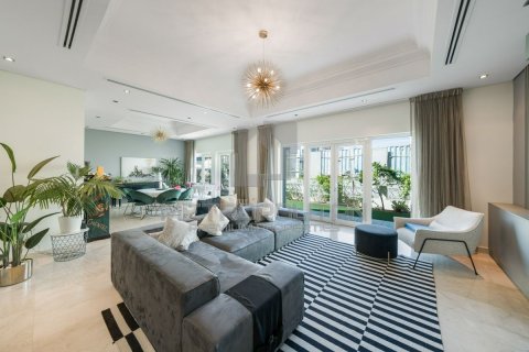 Villa in North Village, Al Furjan, Dubai 4 bedrooms, 600 sq.m. № 73362
