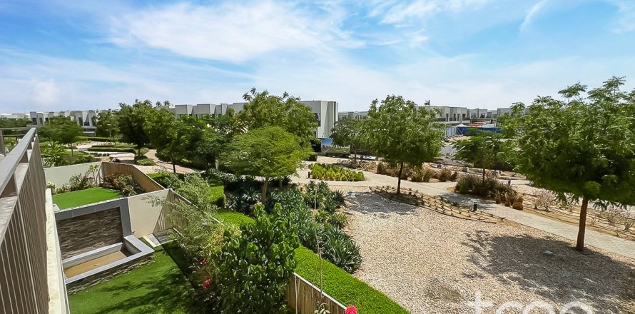 Townhouse in Dubai 4 bedrooms, 215.26 sq.m. № 124810