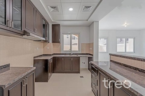 Снять в аренду таунхаус в Casa Viva, Serena, Дубай: 3 спальни, 211.08м², № 124809 - фото 5