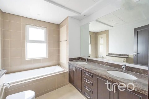 Снять в аренду таунхаус в Casa Viva, Serena, Дубай: 3 спальни, 211.08м², № 124809 - фото 15