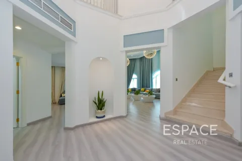 Villa in Palm Jumeirah, Dubai 5 bedrooms, 465 sq.m. № 122947 - photo 4