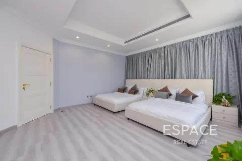 Villa in Palm Jumeirah, Dubai 5 bedrooms, 465 sq.m. № 122947 - photo 16