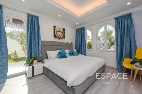 Villa in Palm Jumeirah, Dubai 5 bedrooms, 465 sq.m. № 122947 - photo 2