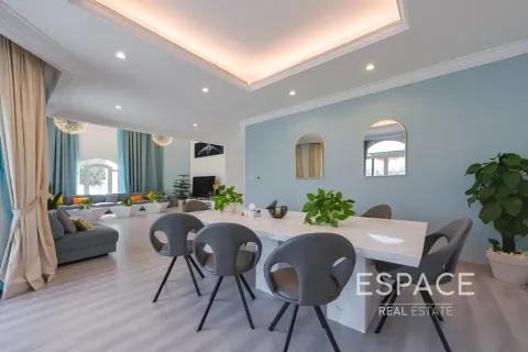 Villa in Palm Jumeirah, Dubai 5 bedrooms, 465 sq.m. № 122947 - photo 9