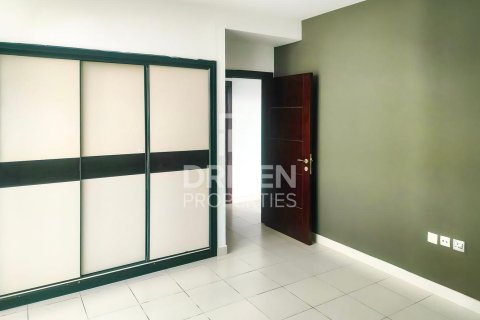 Снять в аренду квартиру в Glitz, Дубай Студио-Сити, Дубай: 3 спальни, 125.79м², № 129413 - фото 5