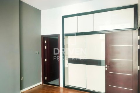 Снять в аренду квартиру в Glitz, Дубай Студио-Сити, Дубай: 3 спальни, 125.79м², № 129413 - фото 3