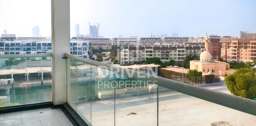 Квартира в Glitz, Дубай Студио-Сити, Дубай, 3 спальни, 125.79м², № 129413