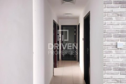 Снять в аренду квартиру в Glitz, Дубай Студио-Сити, Дубай: 3 спальни, 125.79м², № 129413 - фото 8