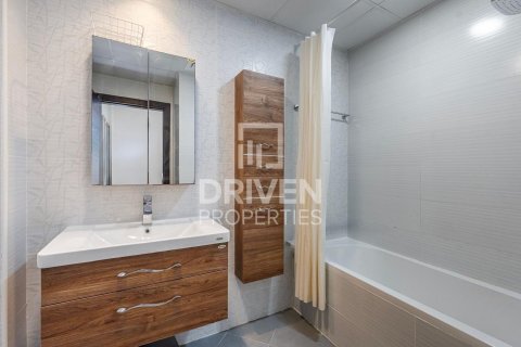 Снять в аренду квартиру в Glitz, Дубай Студио-Сити, Дубай: 3 спальни, 125.79м², № 129413 - фото 7