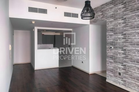 Снять в аренду квартиру в Glitz, Дубай Студио-Сити, Дубай: 3 спальни, 125.79м², № 129413 - фото 2