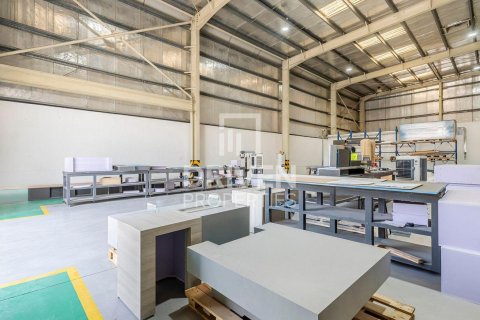 Entrepôt à Jebel Ali, Dubai, 2393.37 m², № 130090