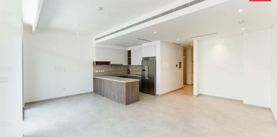 Таунхаус в Дубае, 3 спальни, 206м², № 115766