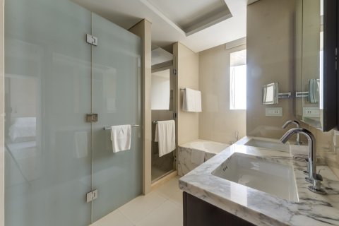 Apartment in Downtown Dubai (Downtown Burj Dubai), Dubai 3 bedrooms, 172 sq.m. № 120416 - photo 16