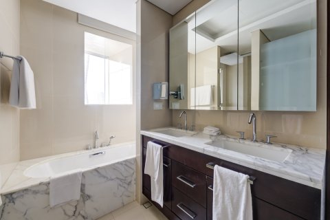 Apartment in Downtown Dubai (Downtown Burj Dubai), Dubai 3 bedrooms, 172 sq.m. № 120416 - photo 10
