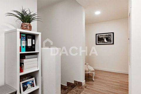 Adosado en Dubai Land, Dubai, 4 dormitorios, 198 m², № 133249 - foto 8