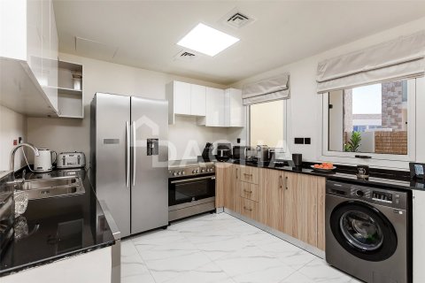 Adosado en Dubai Land, Dubai, 4 dormitorios, 198 m², № 133249 - foto 25