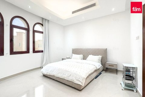 Villa in Dubai 7 bedrooms, 1723.7 sq.m. № 118822 - photo 2