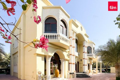 Villa in Dubai 7 bedrooms, 1723.7 sq.m. № 118822 - photo 11