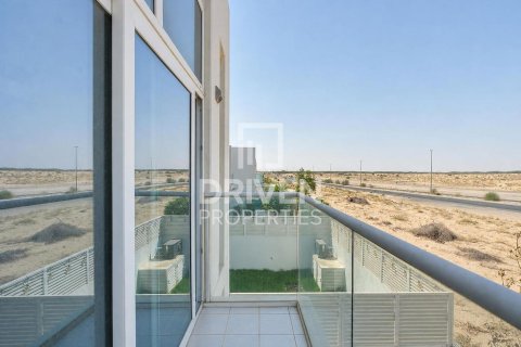 Снять в аренду таунхаус в Дубае: 3 спальни, 176.98м², № 134179 - фото 23