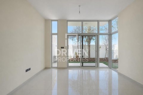 Снять в аренду таунхаус в Дубае: 3 спальни, 176.98м², № 134179 - фото 6