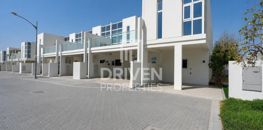 Таунхаус в Дубае, 3 спальни, 176.98м², № 134179