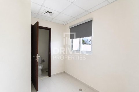 Снять в аренду таунхаус в Дубае: 3 спальни, 176.98м², № 134179 - фото 8