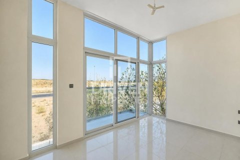 Снять в аренду таунхаус в Дубае: 3 спальни, 176.98м², № 134179 - фото 4