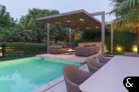 Villa in Jumeirah Islands, Dubai 4 bedrooms, 506 sq.m. № 78696 - photo 3