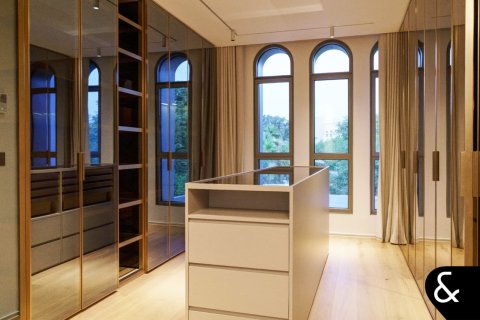 Villa in Jumeirah Islands, Dubai 4 bedrooms, 506 sq.m. № 78696 - photo 9