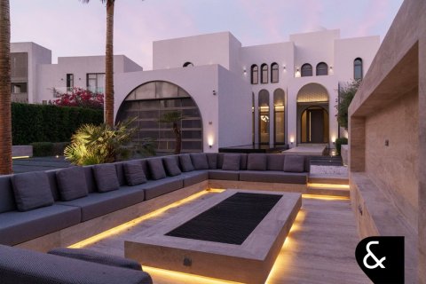 Villa in Jumeirah Islands, Dubai 4 bedrooms, 506 sq.m. № 78696 - photo 2
