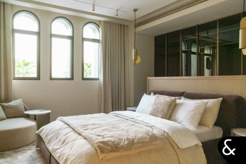 Villa in Jumeirah Islands, Dubai 4 bedrooms, 506 sq.m. № 78696 - photo 8