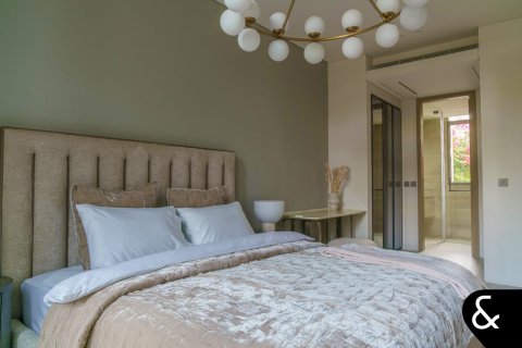 Villa in Jumeirah Islands, Dubai 4 bedrooms, 506 sq.m. № 78696 - photo 10