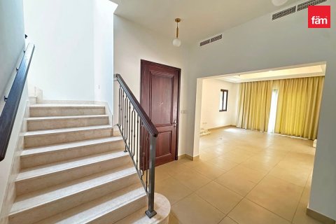 Villa in Dubai 4 bedrooms, 405 sq.m. № 123472 - photo 2