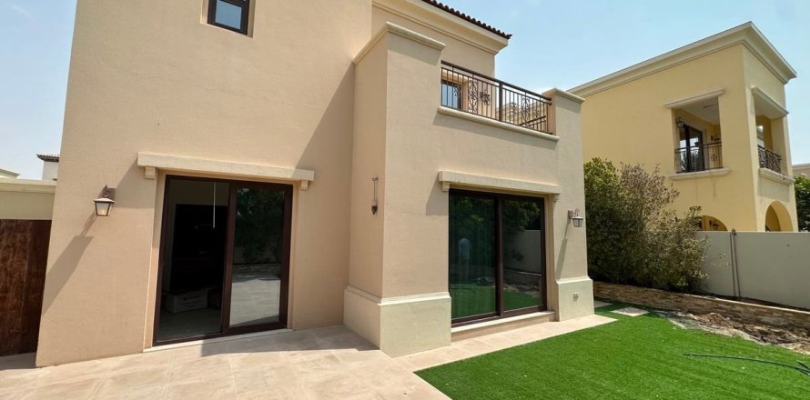 Villa in Dubai 4 bedrooms, 405 sq.m. № 123472