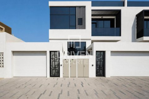 Villa in Jumeirah, Dubai 6 bedrooms, 1424.02 sq.m. № 130054 - photo 2