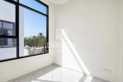 Villa in Jumeirah, Dubai 6 bedrooms, 1424.02 sq.m. № 130054 - photo 10